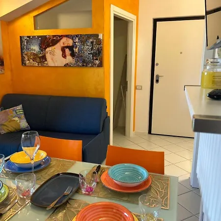 Nel Blu Dipinto Di Blu * Porto Recanati