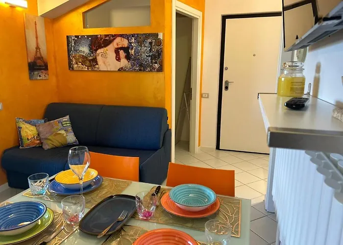 Nel Blu Dipinto Di Blu * Porto Recanati