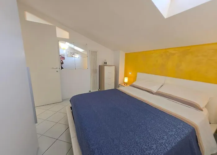 Nel Blu Dipinto Di Blu * Porto Recanati